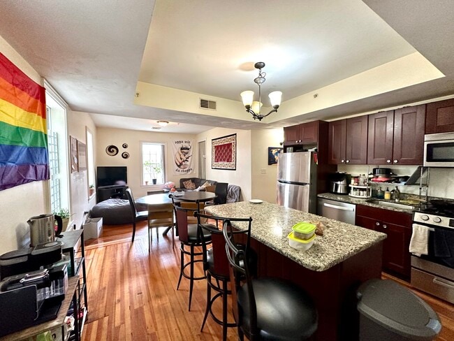 Foto del edificio - 107 Fisher Ave