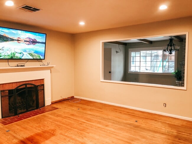 Building Photo - 416 N Houser Dr