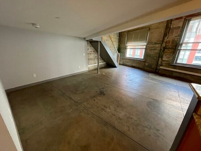 Sala de estar - 1104 Prospect Ave E