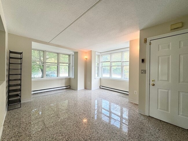 Building Photo - 48 Ellingwood St