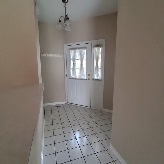 Building Photo - 147 Polaris Dr