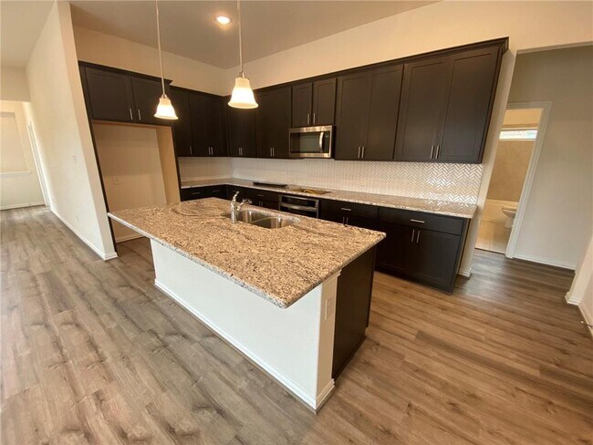 Foto del edificio - 712 Clear Spring Ln