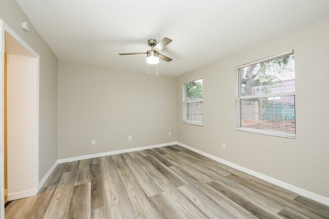 Building Photo - 1023 San Pedro Dr