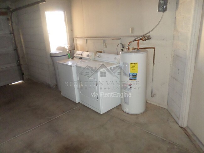 Foto del edificio - 4933 W Evans Dr