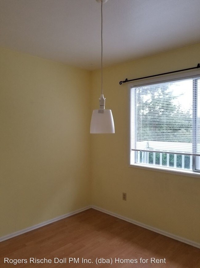 1121 SW Barrington Dr Unit Apt 1, Oak Harbor, WA 98277 Condo for Rent