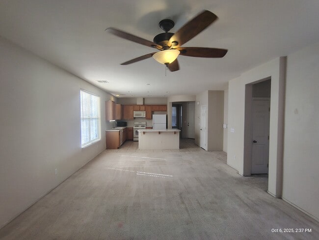 Foto del edificio - 5820 Addy Ln