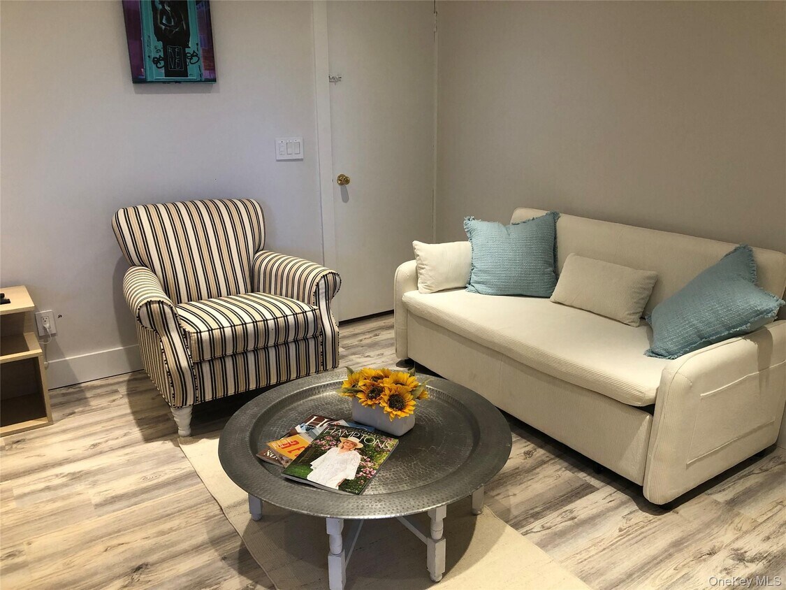 Primary Photo - 94 Main St