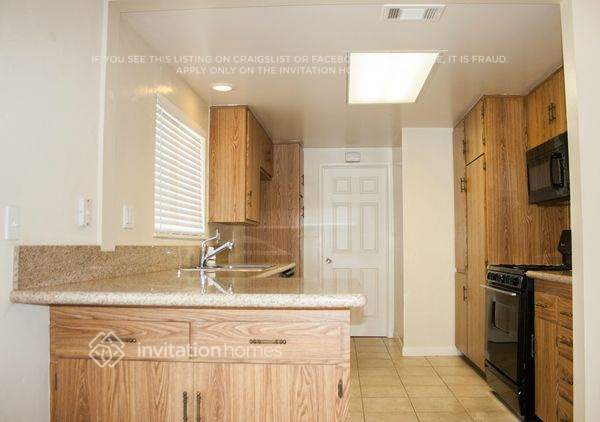 Foto del edificio - 5221 Dresden Pl