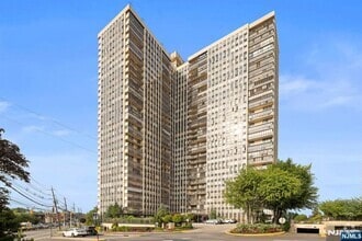 Building Photo - 300 Winston Dr