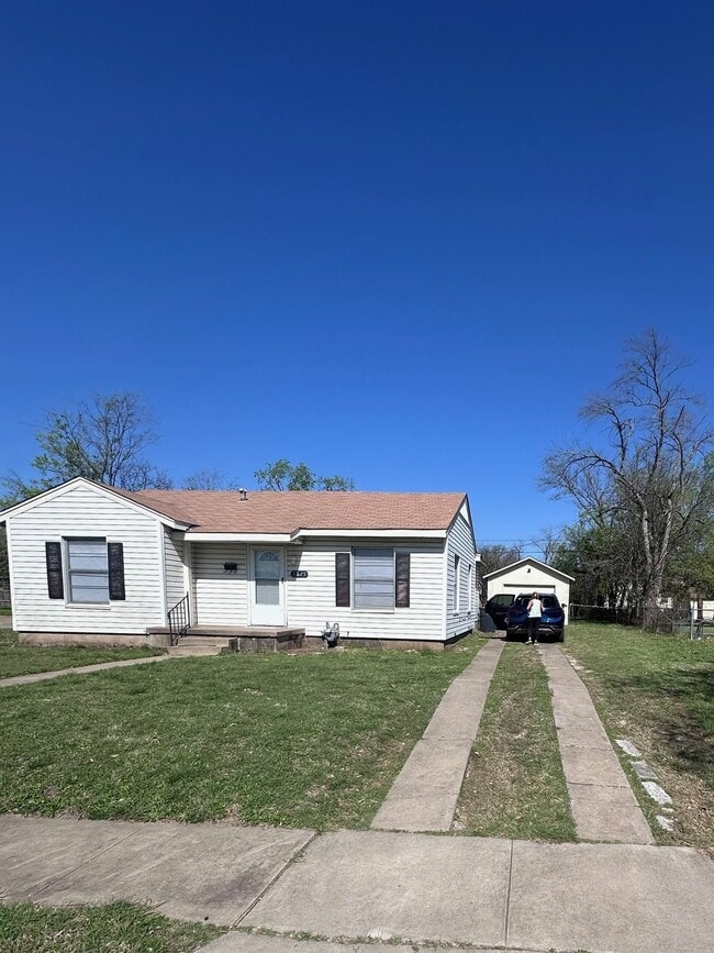 Foto del edificio - 3625 Maple Ave