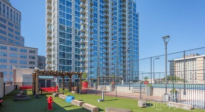 Building Photo - 640 N Church St