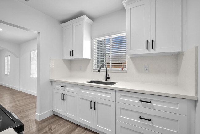 Building Photo - 1801 SW 5th St