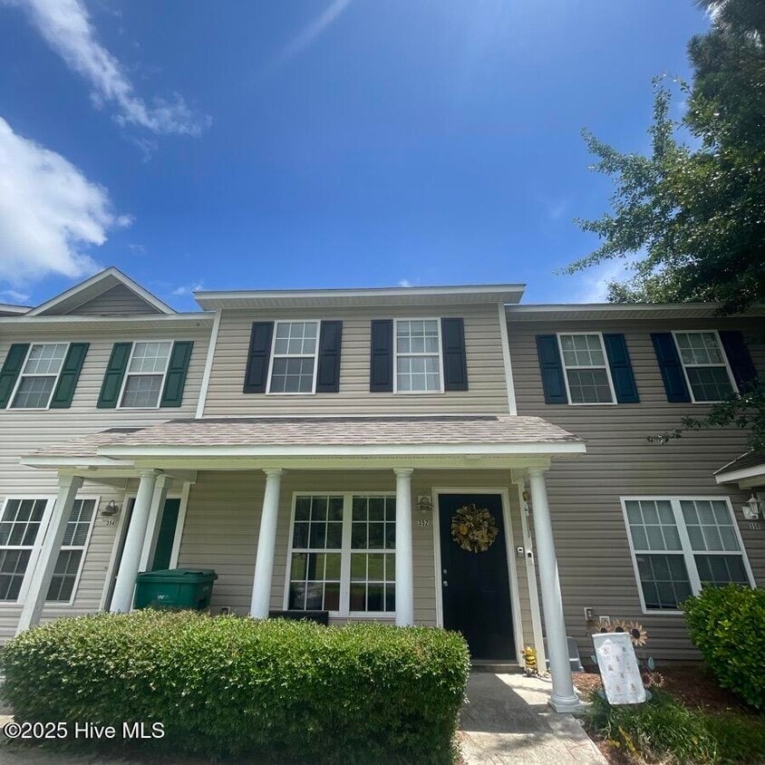 Foto principal - 352 Hunting Green Dr