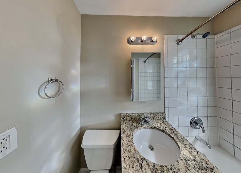 Primary Photo - 1302 W 59th St