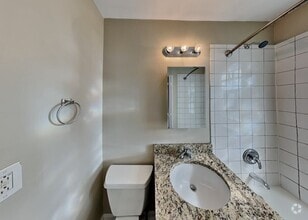 Building Photo - 1302 W 59th St