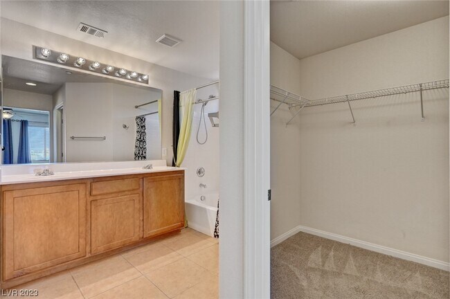 Foto del edificio - 6646 Colorado Spruce St