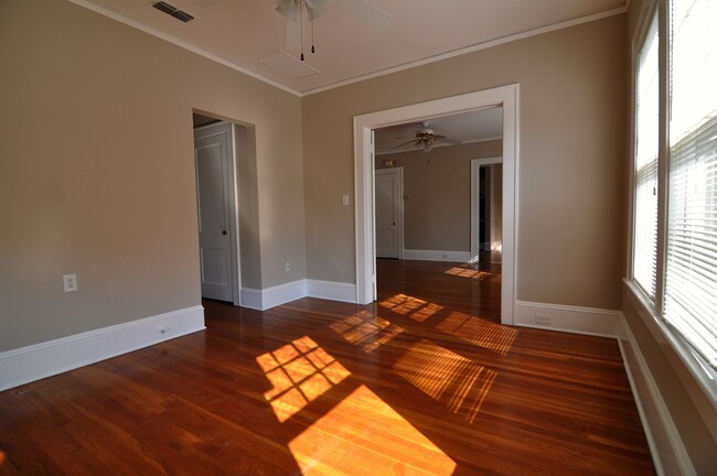Building Photo - 1710 W Hills Ave