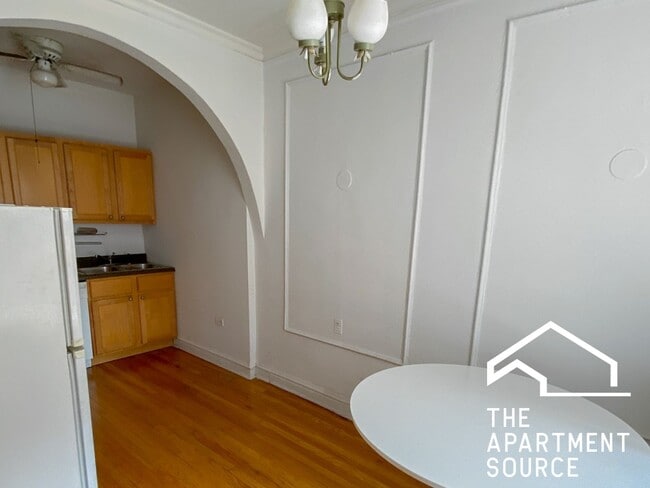 Photo - 432 W Surf St Apartment