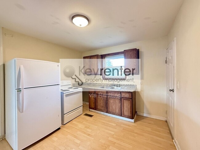 Building Photo - 5 Gaylord Dr