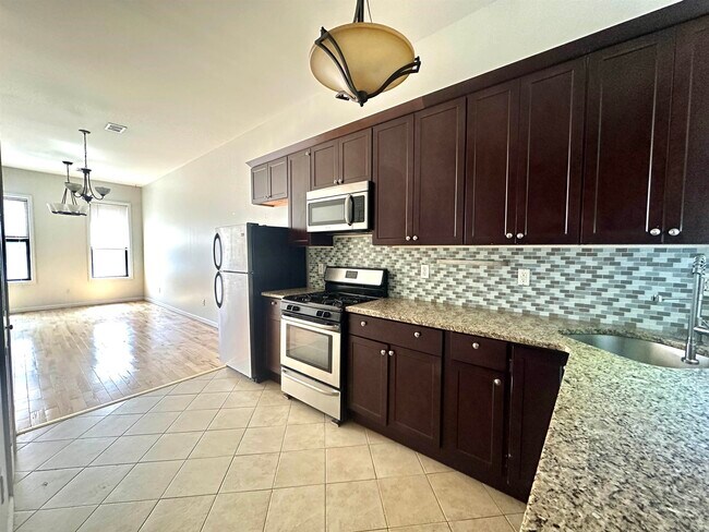 Building Photo - 687 Bergen Ave