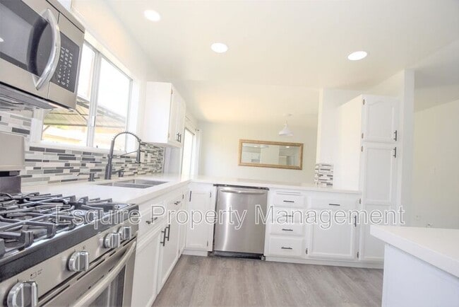 Building Photo - 2675 Munson St