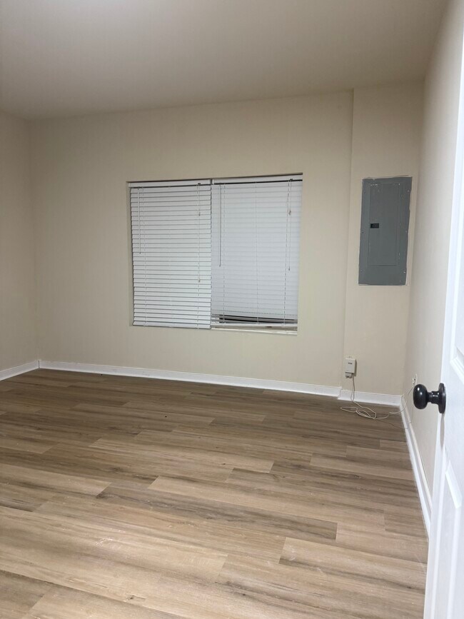 Foto del edificio - 628 Abbey Village Cir