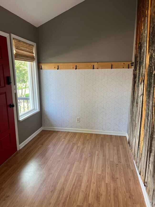 Foto del edificio - $500 OFF FIRST MONTH'S RENT!!!