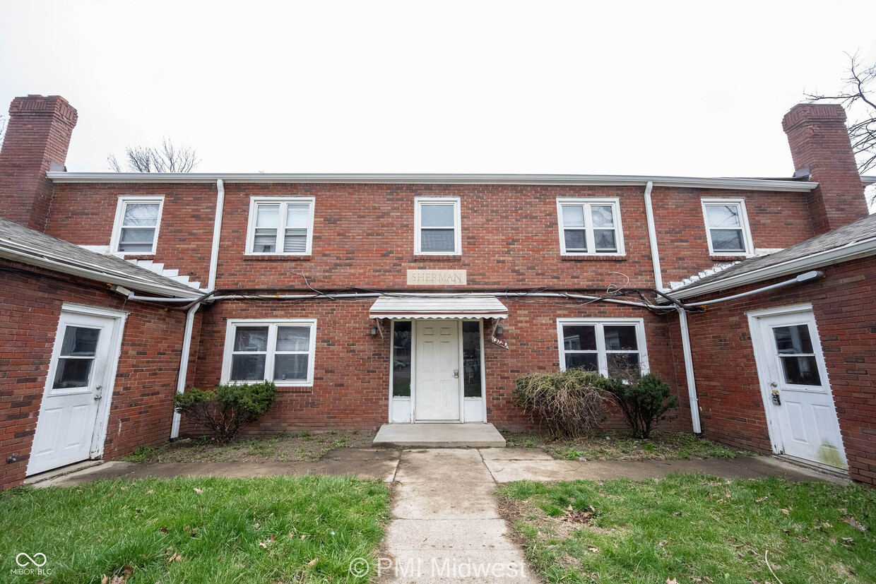 Foto principal - 3725 N Sherman Dr