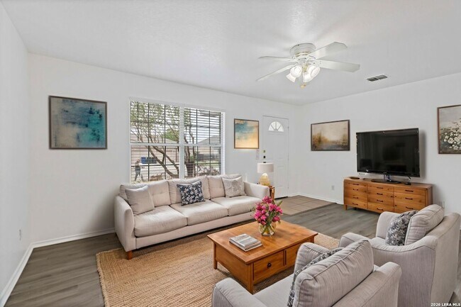 Foto del edificio - 3045 Pine Valley Dr