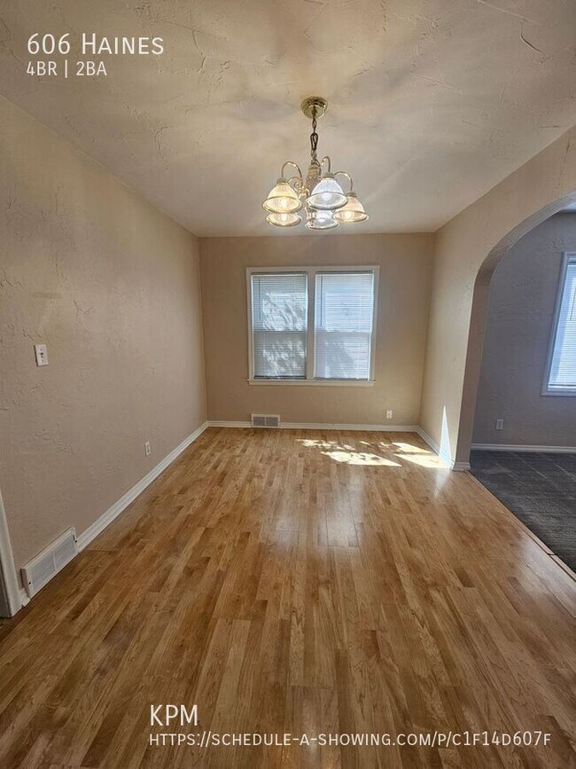 Building Photo - 606 Haines-