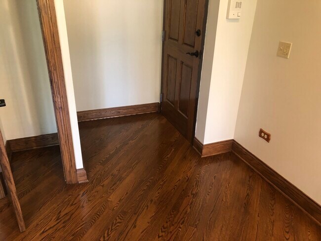Entrance - 2017 S Prairie Ave