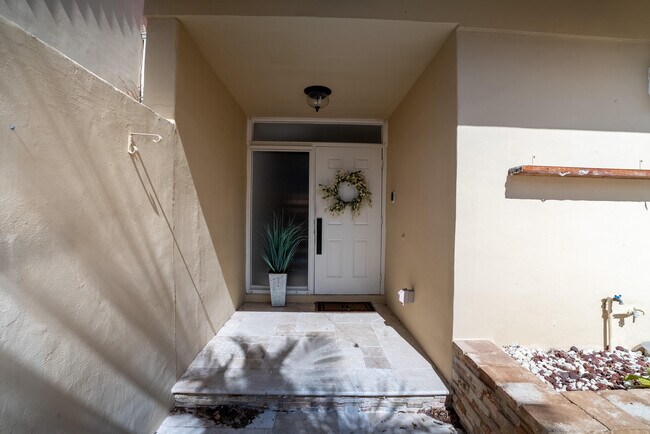 Foto del edificio - 216 Old Meadow Way