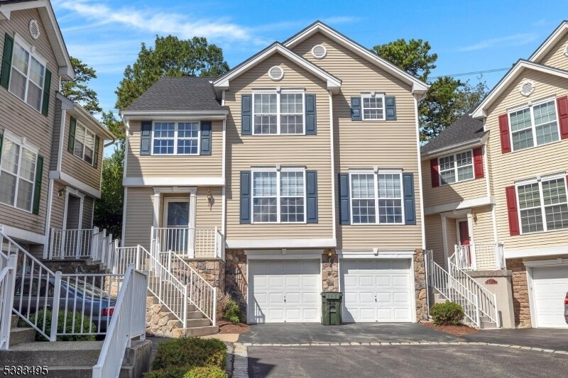 Foto principal - 35 Brock Ln