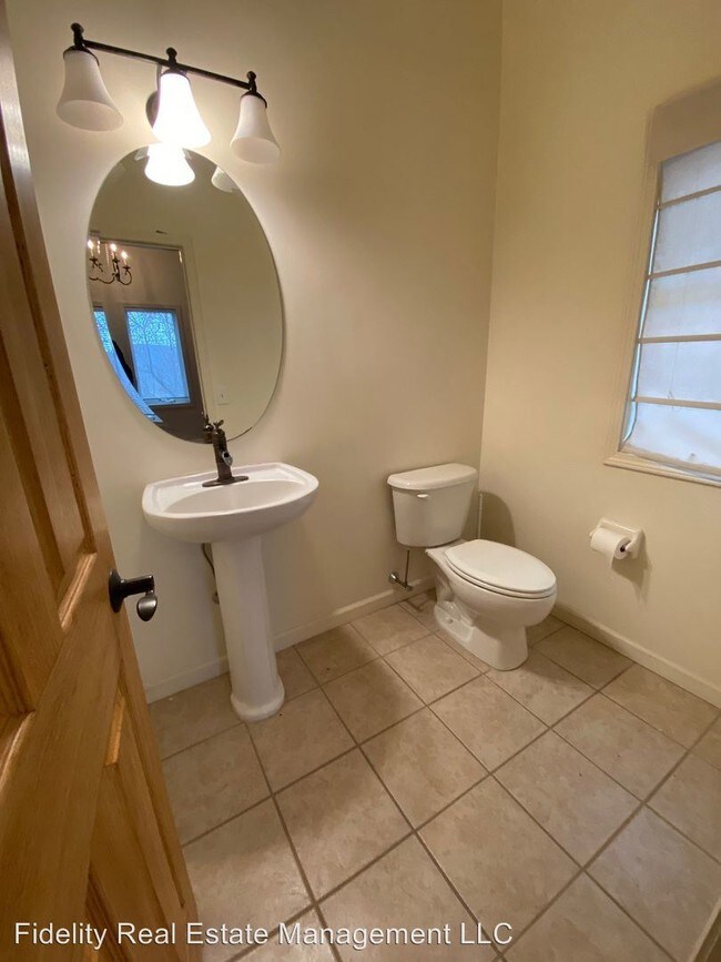 Foto del edificio - 3 br, 2.5 bath House - 75 Corbin Hill Rd