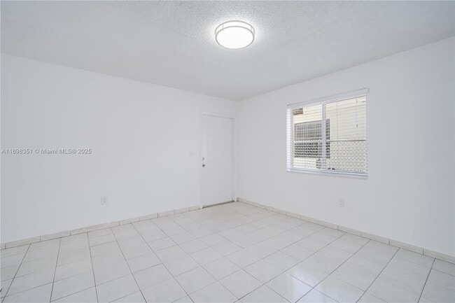 Foto del edificio - 3437 SW 25th St