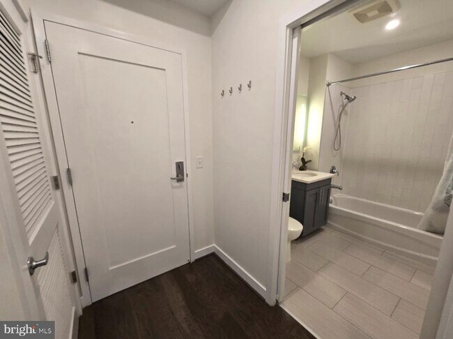 Foto del edificio - 1320 Fenwick Ln