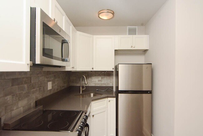 Foto del edificio - 648 W Wrightwood Ave