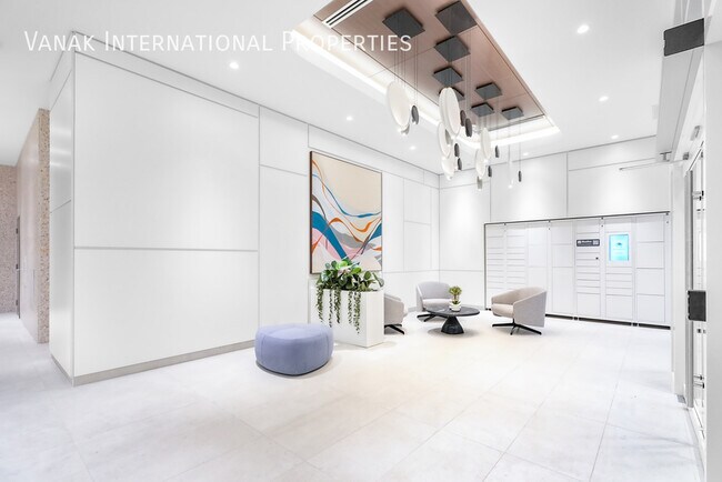 Building Photo - Luxury Sub-Penthouse | 2 Bed, 2 Bath + 2 Parking | Stunning Views