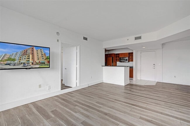 Building Photo - 2775 NE 187th St