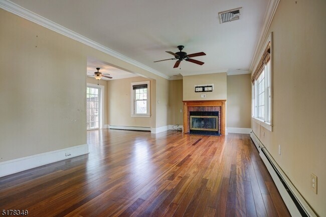 Foto del edificio - 44 Brookside Ave