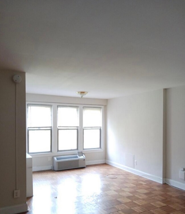 Foto del edificio - 2500 Q St NW