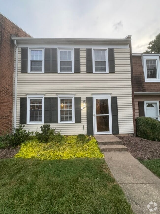 Building Photo - 1512 Skirmish Run Dr