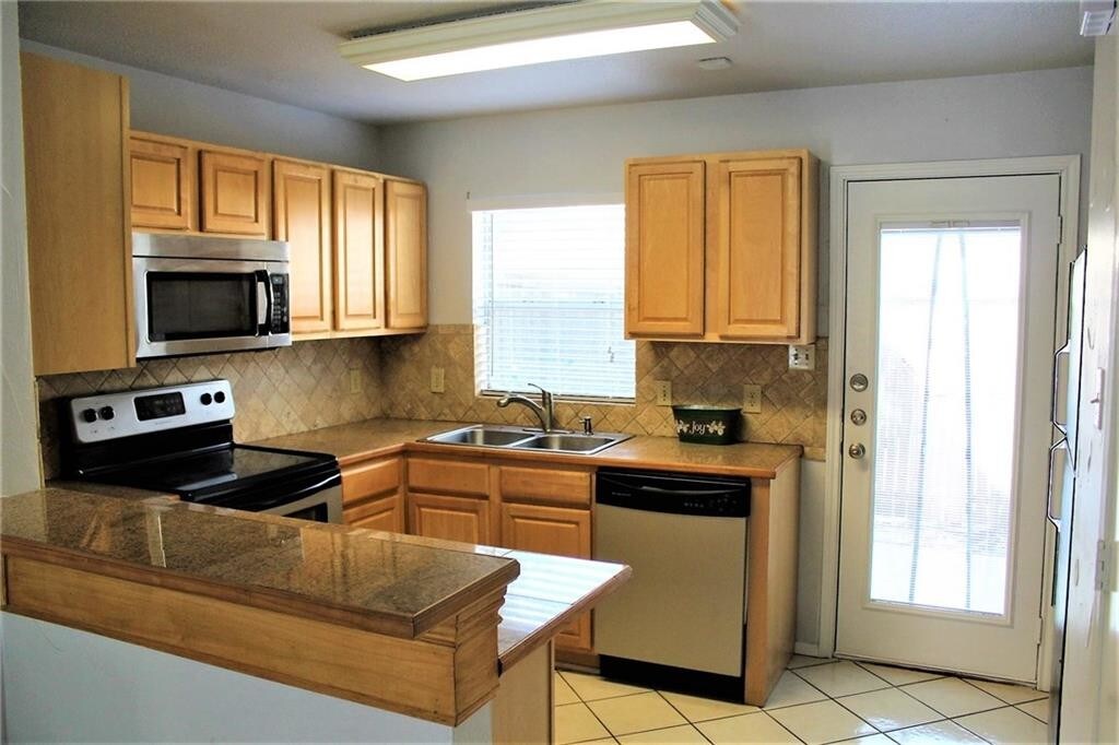 617 Carriagehouse Ln Unit 3E, Garland, TX 75040 Condo for Rent in