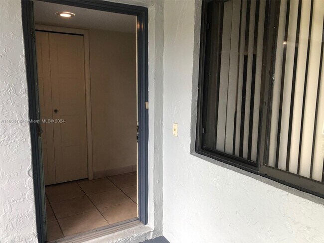 Foto del edificio - 16531 Blatt Blvd
