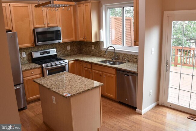 Building Photo - 13011 Park Crescent Cir