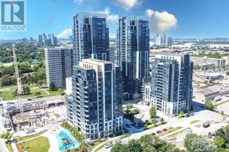 Building Photo - 20 Meadowglen Pl