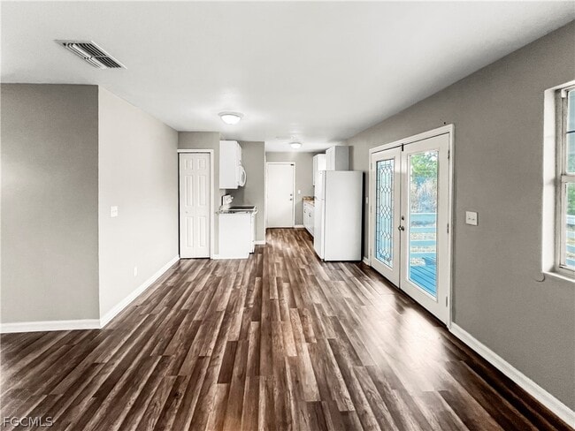 Building Photo - 849 Theodore Vail St E