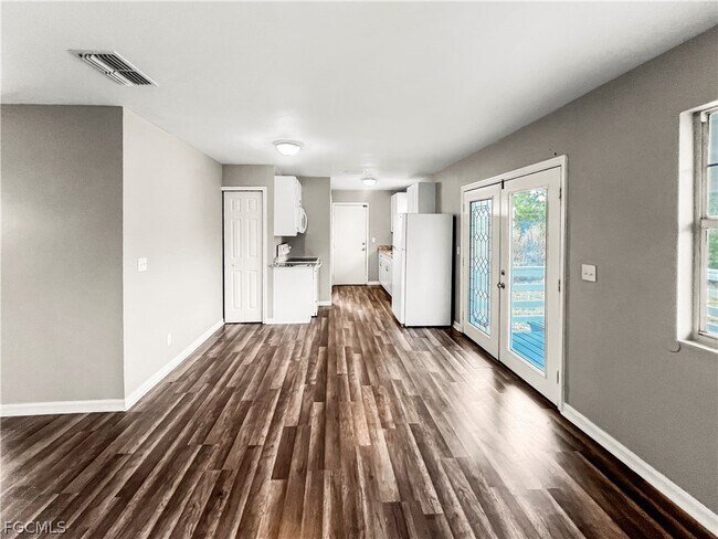 Foto del edificio - 849 Theodore Vail St E