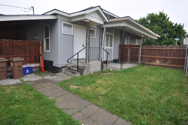 Building Photo - 1701 W Mallon Ave