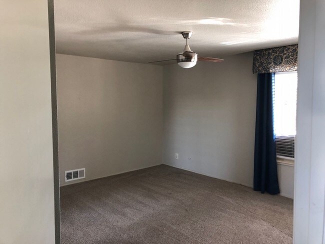 Foto del edificio - 3746 Fourteen Mile Drive